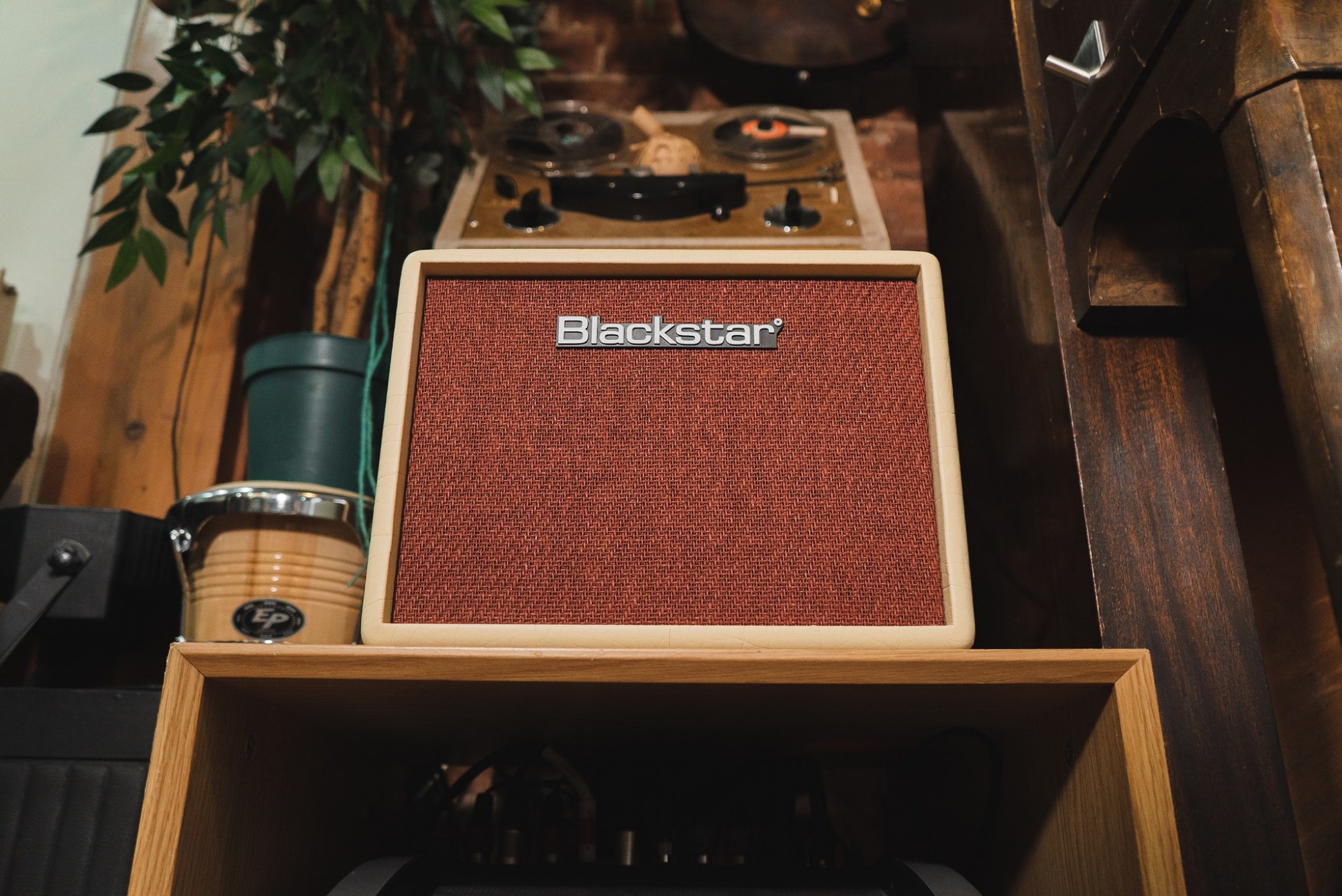 blackstar debut 15e amply guitar dien 1