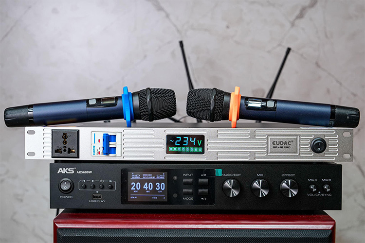 ampli aks ak5600w anh thuc te