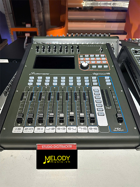 mixer studiomaster digitrack 18 chi tiet 1