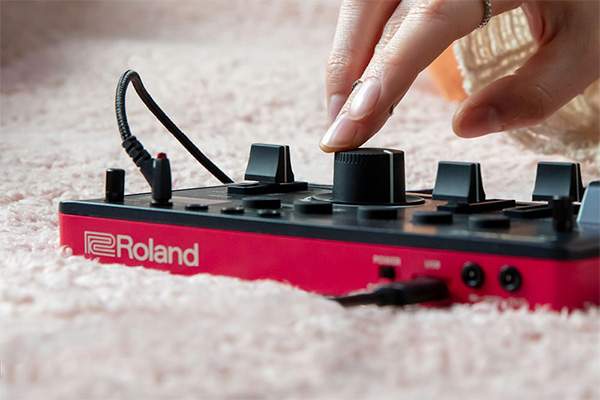 chi tiet roland e 4 vocal effect